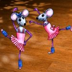 танцующие на паркете мышки